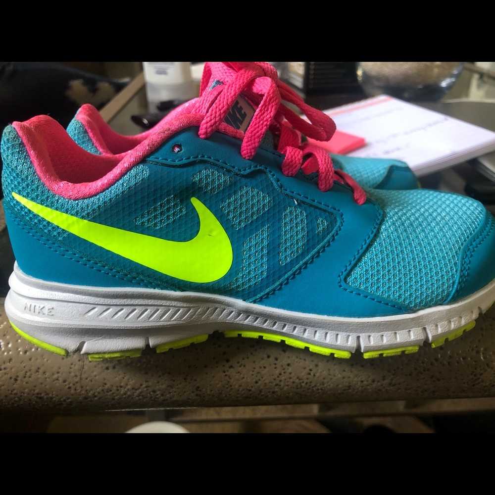 Girls Nike’s size 13C worn in like new condition